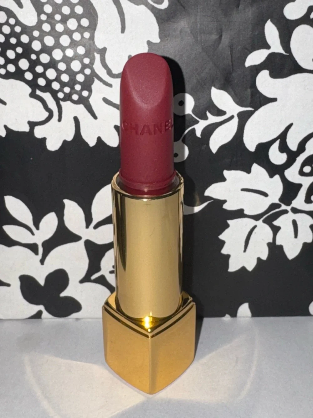 CHANEL Lipstick - La Desiree 327